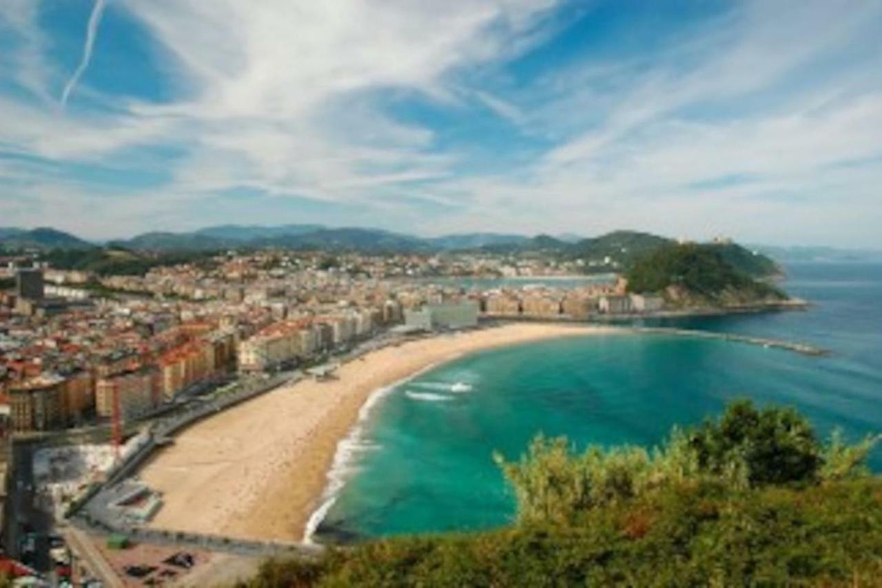 Beach Side Getaway Apartment San Sebastian Exterior photo